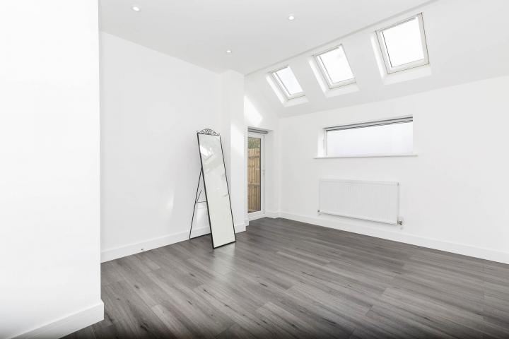 Modern Garden Apartment Gresham Gardens, Golders Green